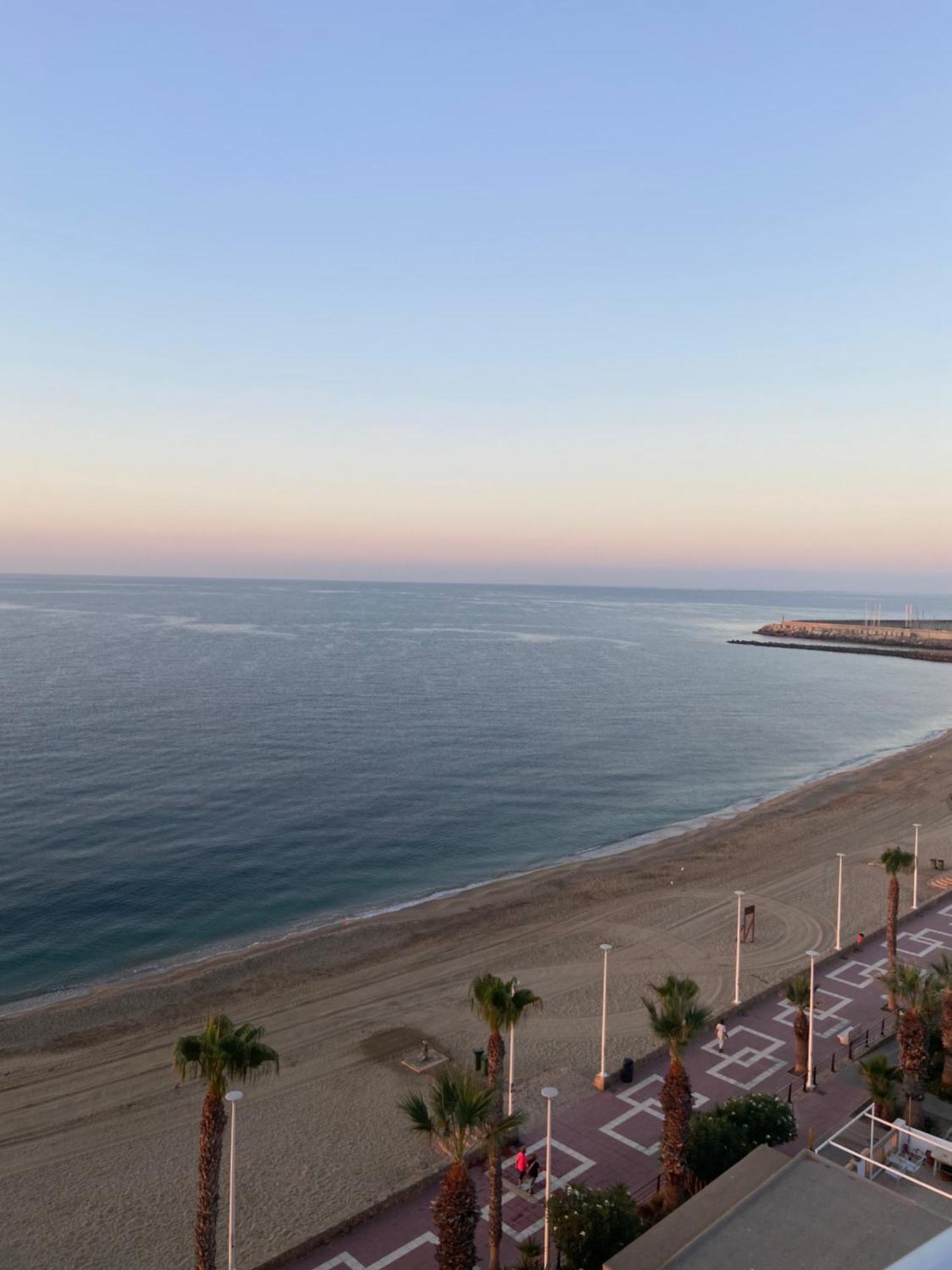 Balcon De Espectacular Piso En Primera Linea De Playa * Águilas