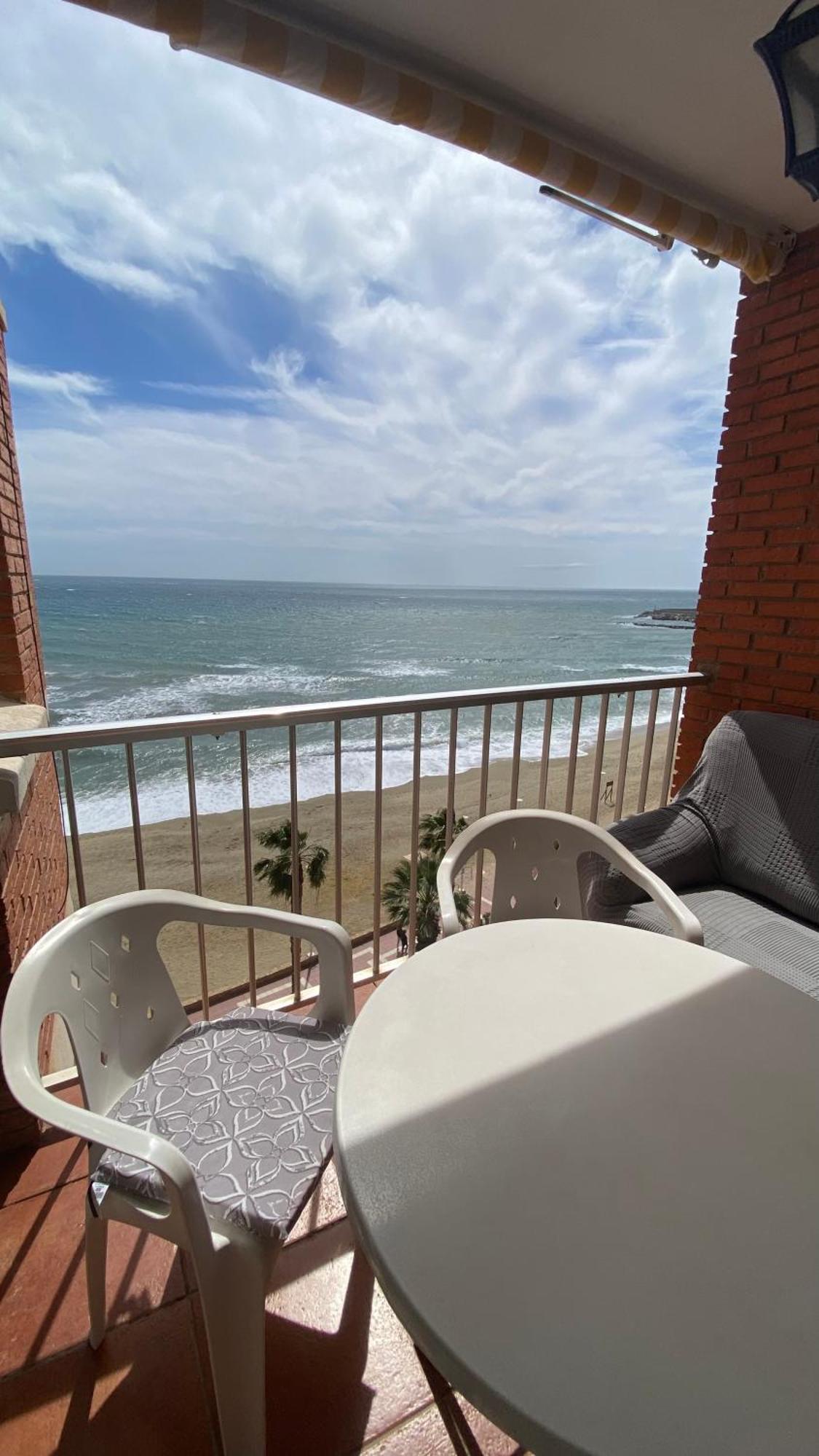 Balcon De Espectacular Piso En Primera Linea De Playa